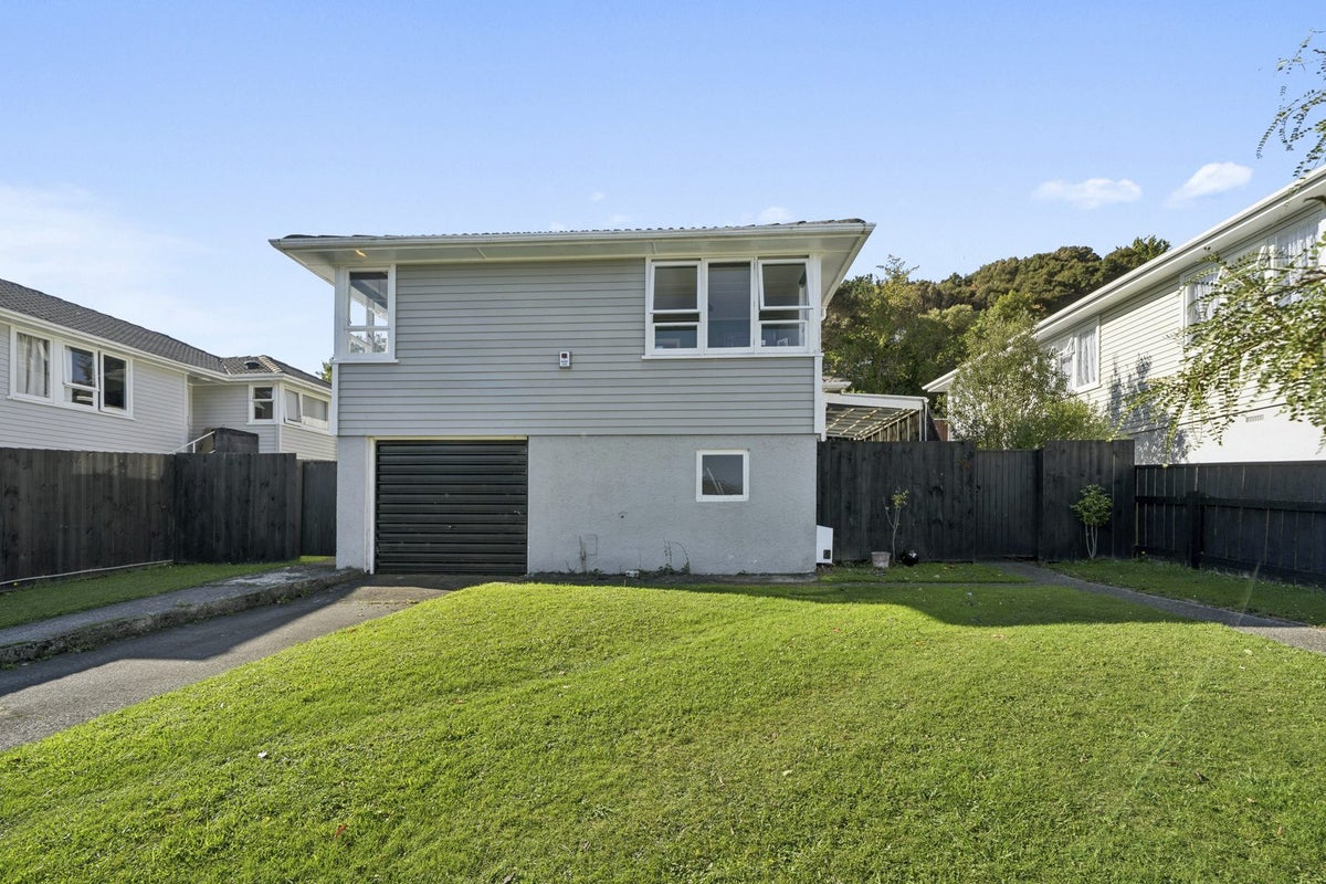 21 Pencarrow Crescent, Wainuiomata, Lower Hutt - Carousel 30