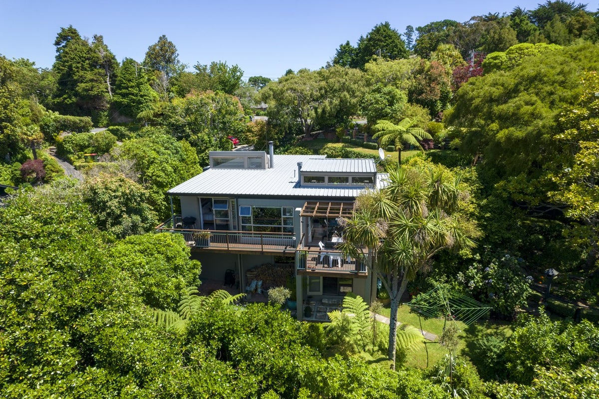 7 Valerie Smith Lane, Belmont, Lower Hutt - Carousel 1