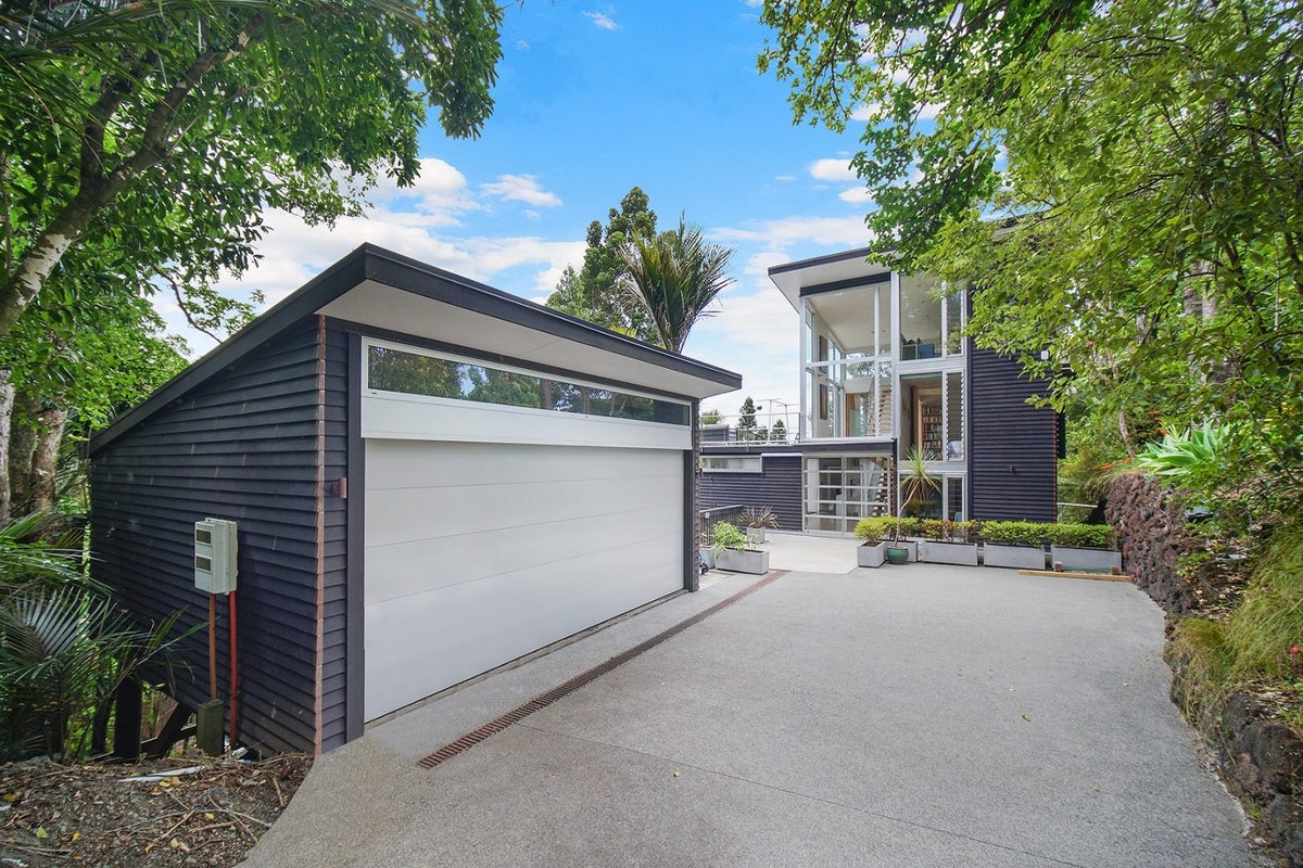 50 Paturoa Road, Titirangi, Auckland - Carousel 1