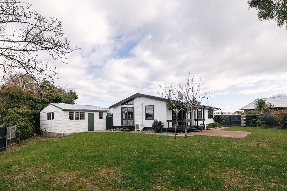 12 Suzanne Grove, Kelvin Grove, Palmerston North - Carousel 20