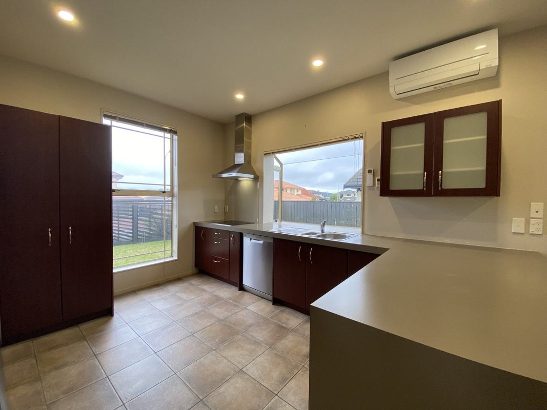 18 White Pine Avenue, Woodridge, Wellington - Carousel 2