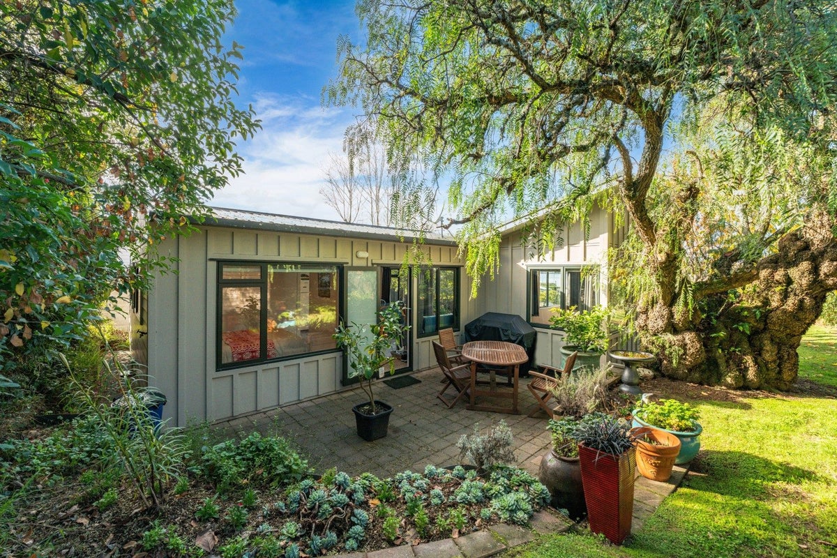 2 Earle Place, Acacia Bay, Taupo - Carousel 1