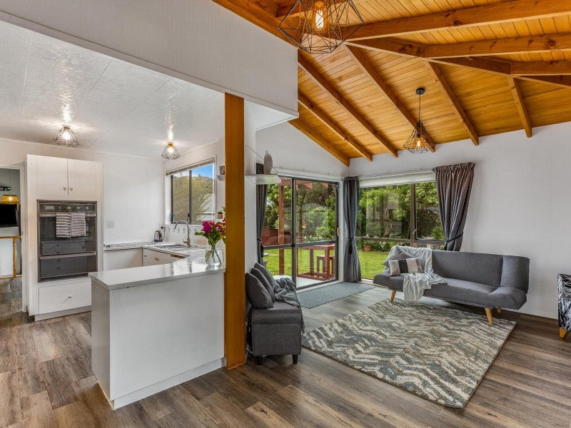 57 Shackle Lane, Whitby, Porirua - Carousel 2