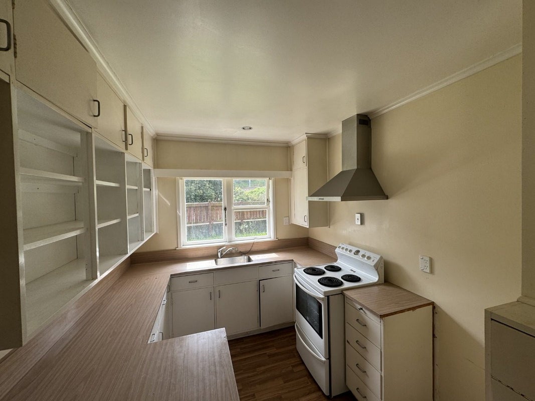 1/84 Khandallah Road, Khandallah, Wellington - Carousel 2