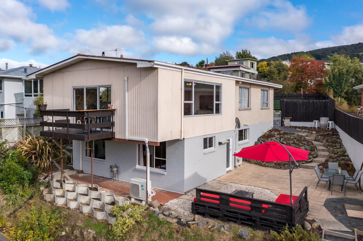 16 Pioneer Crescent, Helensburgh, Dunedin - Carousel 1