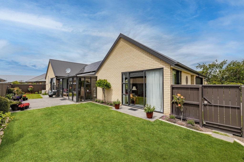 15 Waterford Avenue, Northwood, Christchurch - Carousel 1