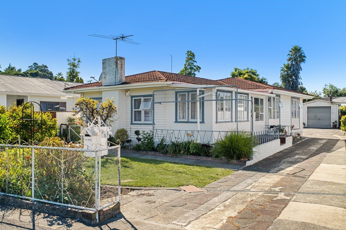 1 Devery Street, Mangapapa, Gisborne - Carousel 1