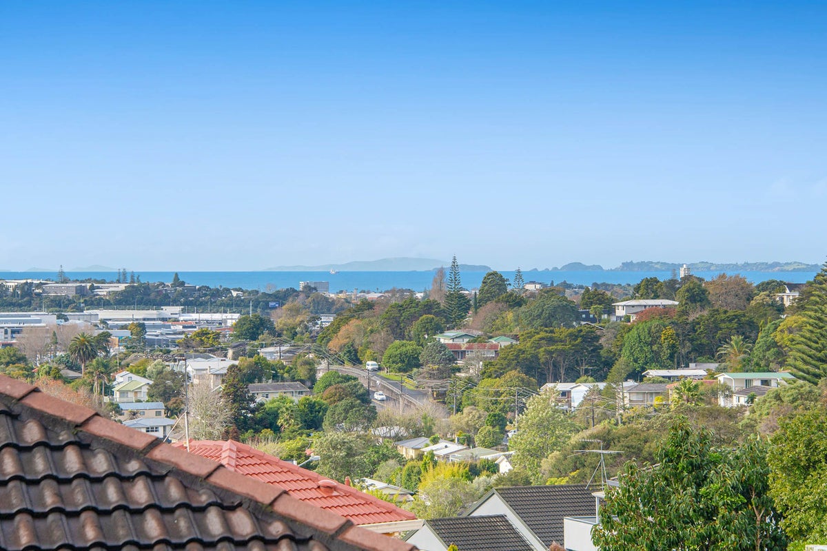 2/13 Greenridge Court, Glenfield, Auckland - Carousel 21