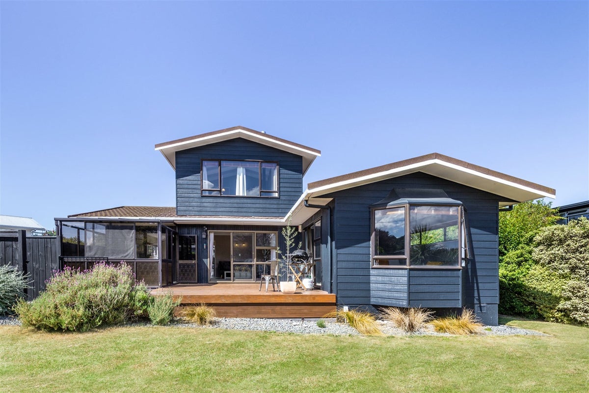 9 Weka Road, Waipahihi, Taupo - Carousel 1