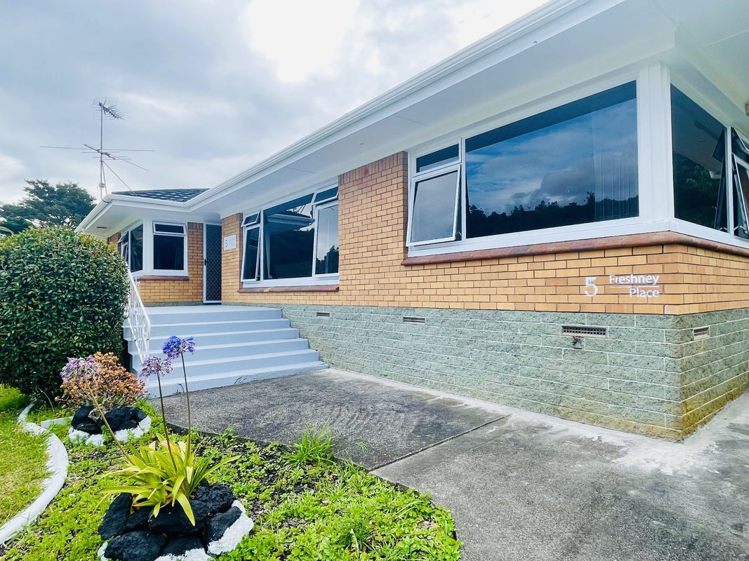 5 Freshney Place, Hillpark, Auckland - Carousel 1