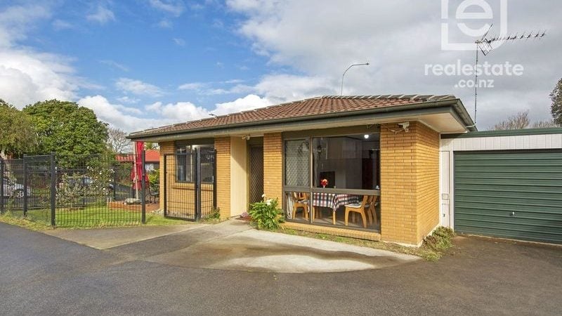 1/4 Jillteresa Crescent, Half Moon Bay, Auckland - Carousel 1