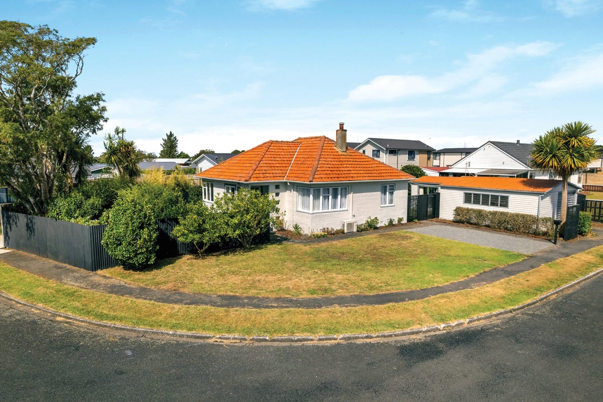 4 Holford Street, Westown, New Plymouth - Carousel 28