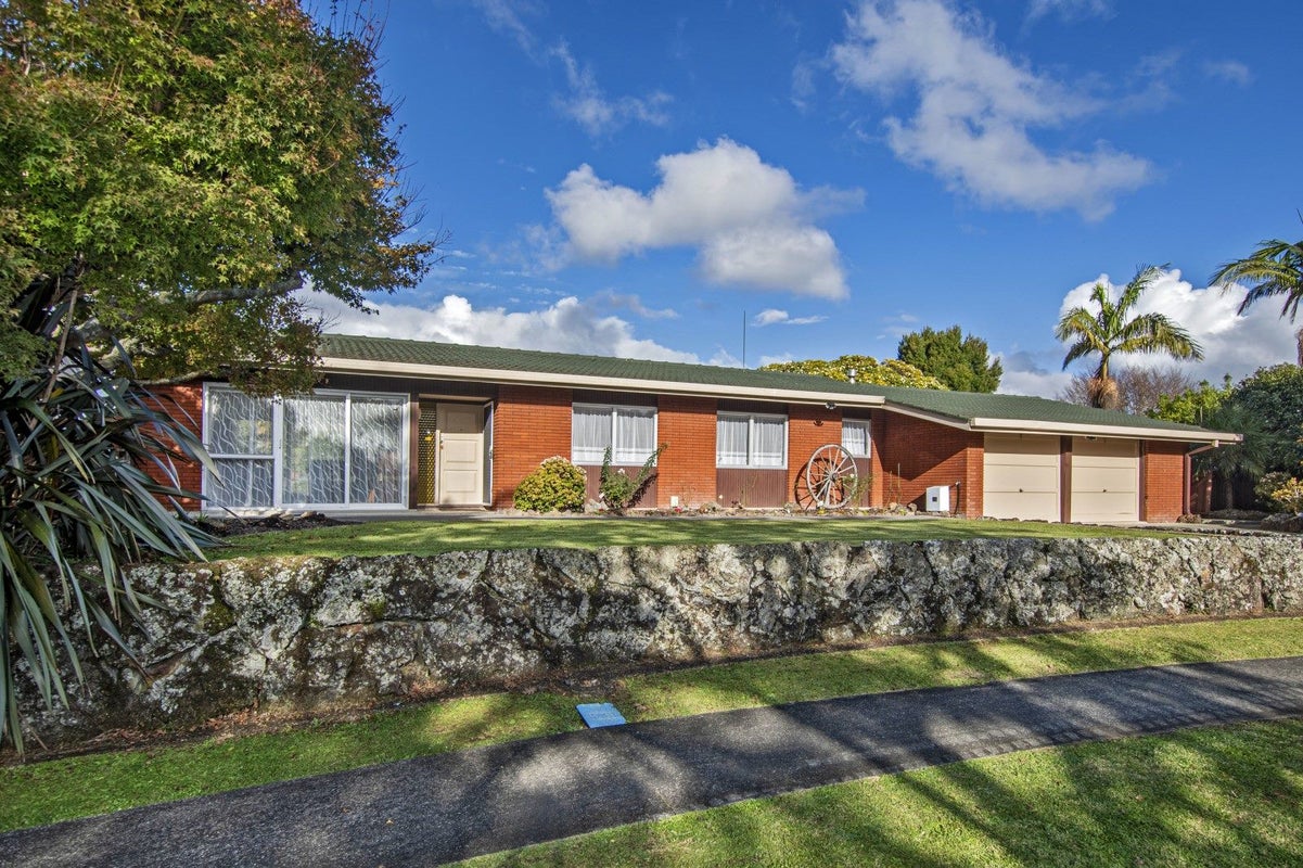 4 Rugby Place, Kamo, Whangarei - Carousel 1