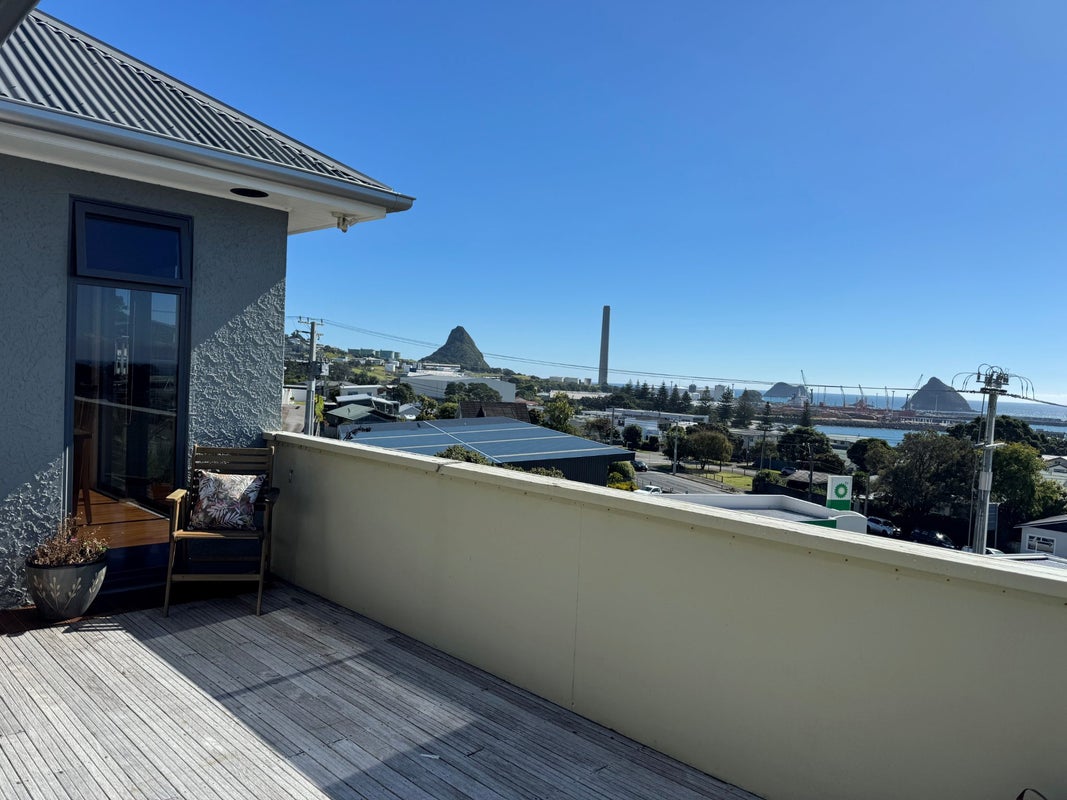 5 South Road, Moturoa, New Plymouth - Carousel 1