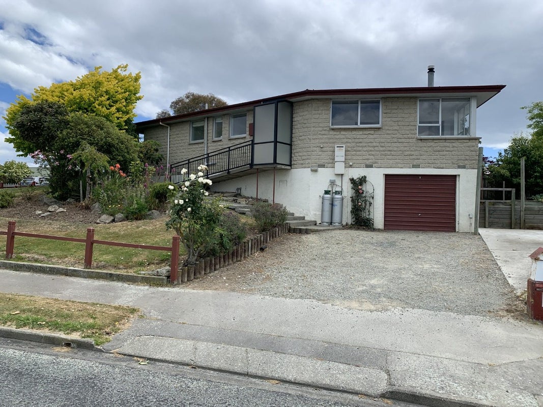 8 Godley Place, Oceanview, Timaru - Carousel 1