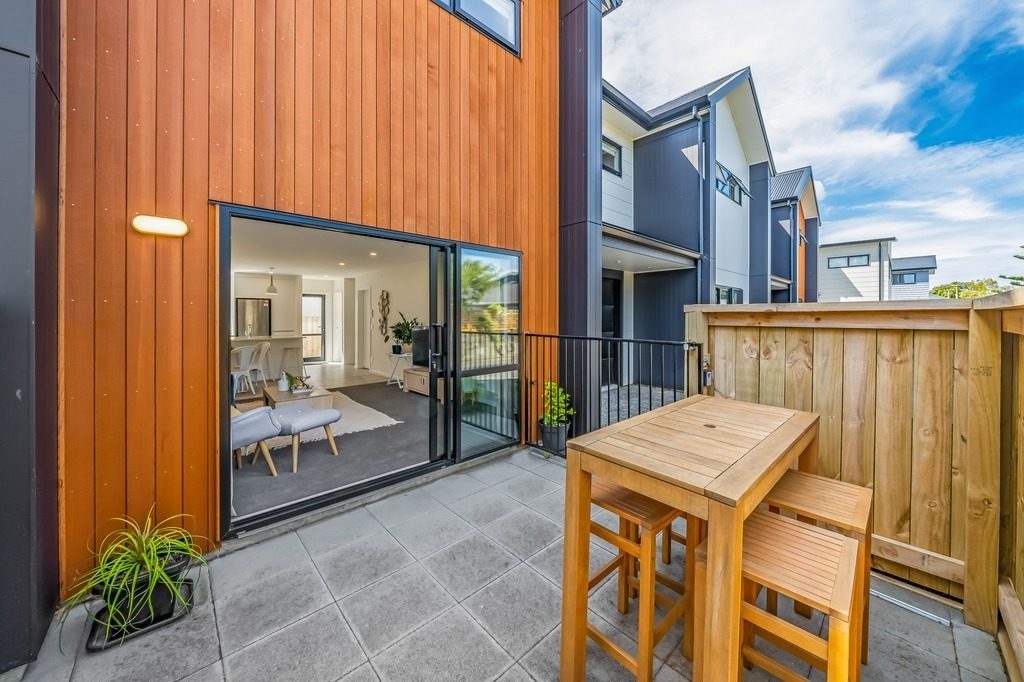 16 Okoutu LANE, Moera, Lower Hutt - Carousel 2