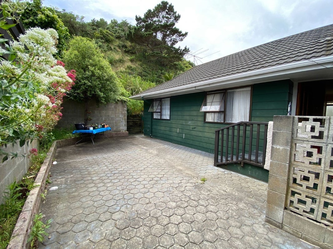 20 Arahanga Grove, Maupuia, Wellington - Carousel 2