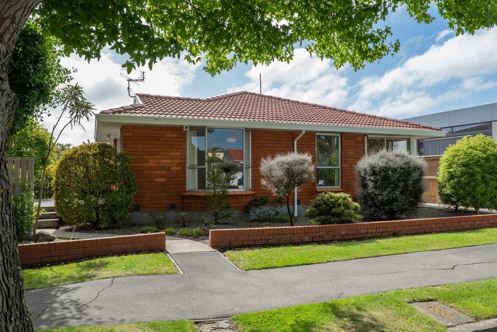 1/10 Norfolk Street, St Albans, Christchurch - Carousel 1
