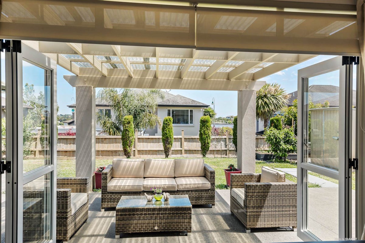 8 Corricvale Way, Northcross, Auckland - Carousel 2