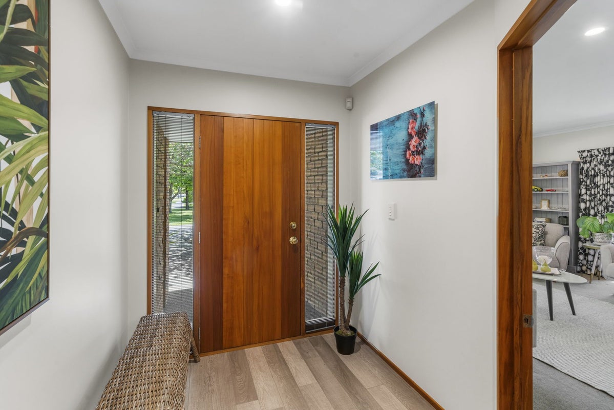 15 Wardour Mews, Avonhead, Christchurch - Carousel 26