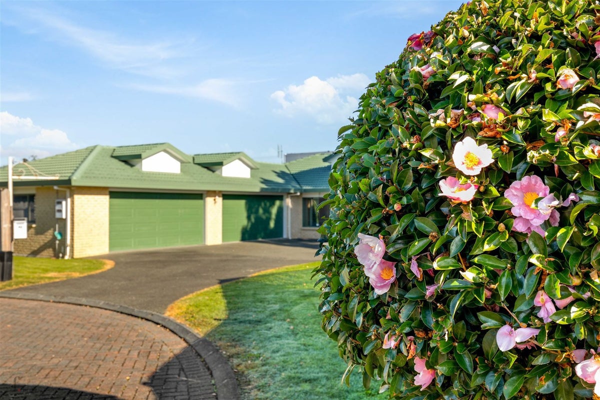 40 Suncrest Drive, West Harbour, Auckland - Carousel 1