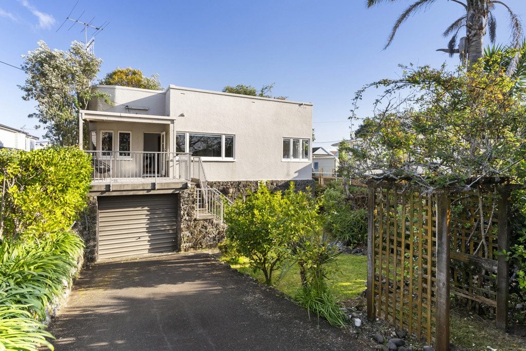 15 Wallath Road, Onehunga, Auckland - Carousel 1