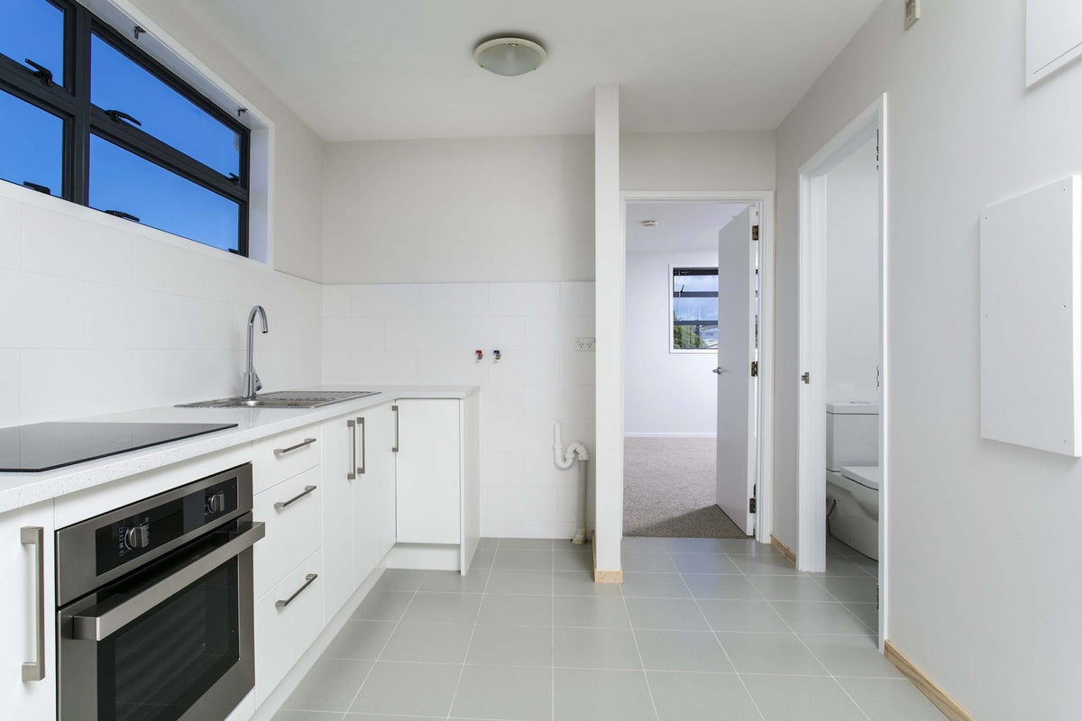 3/18 Sunnyhaven Avenue, Beach Haven, Auckland - Carousel 1