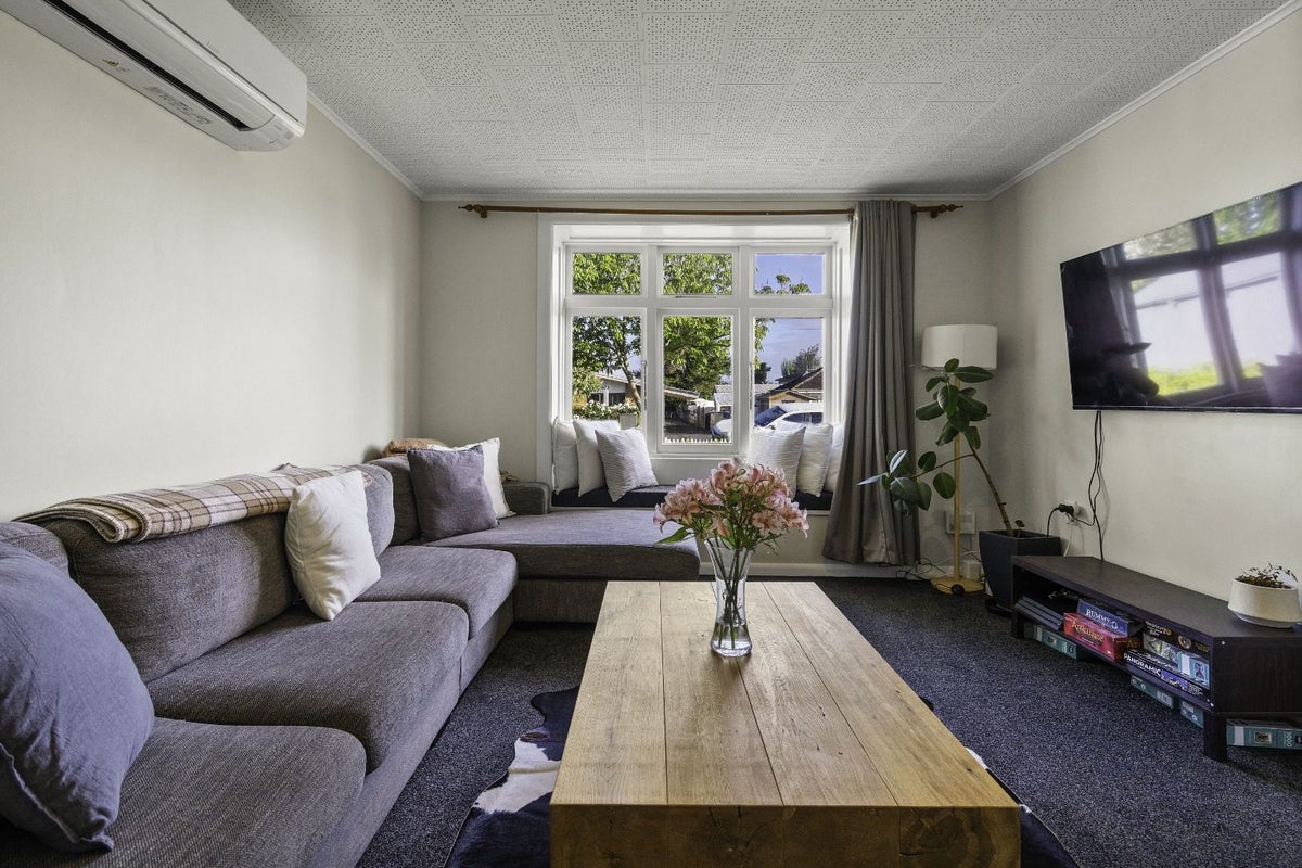 76 Cook Street, Hamilton East, Hamilton - Carousel 2