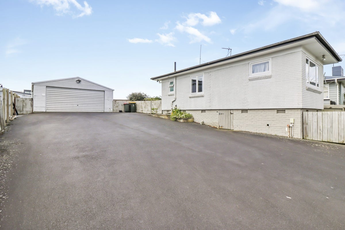 31 Tawa Crescent, Manurewa, Auckland - Carousel 1