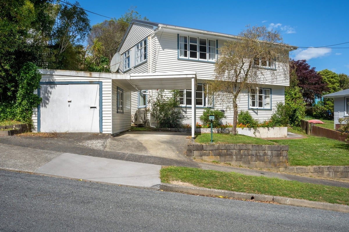 52 Bird Grove, Stokes Valley, Lower Hutt - Carousel 1