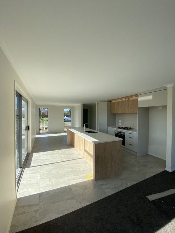 30 Hammick Crescent, Pyes Pa, Tauranga - Carousel 2
