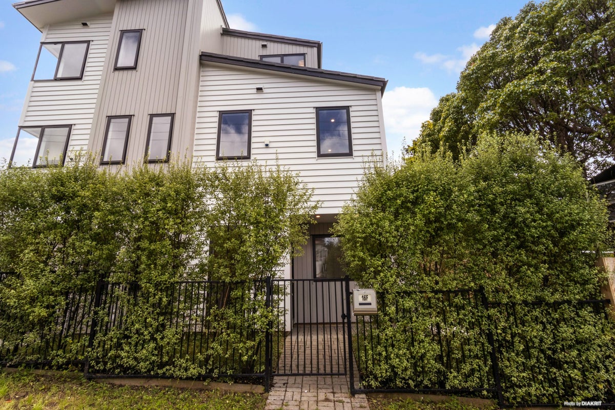 16F Sheridan Drive, New Lynn, Auckland - Carousel 2