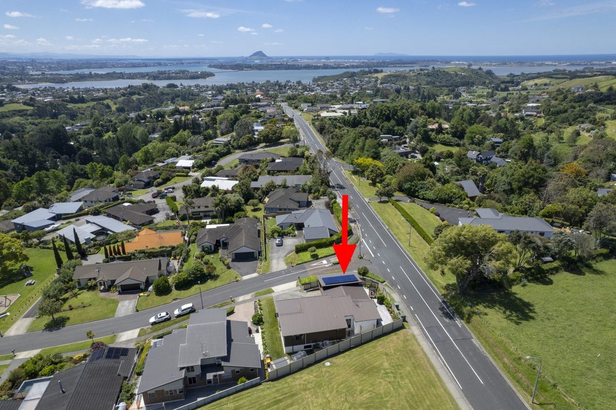 1 Holcombrooke Lane, Welcome Bay, Tauranga - Carousel 2