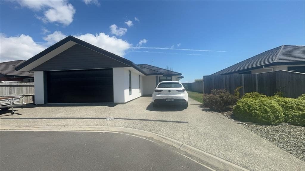 21 Midlane Crescent, Appleby, Richmond - Carousel 1