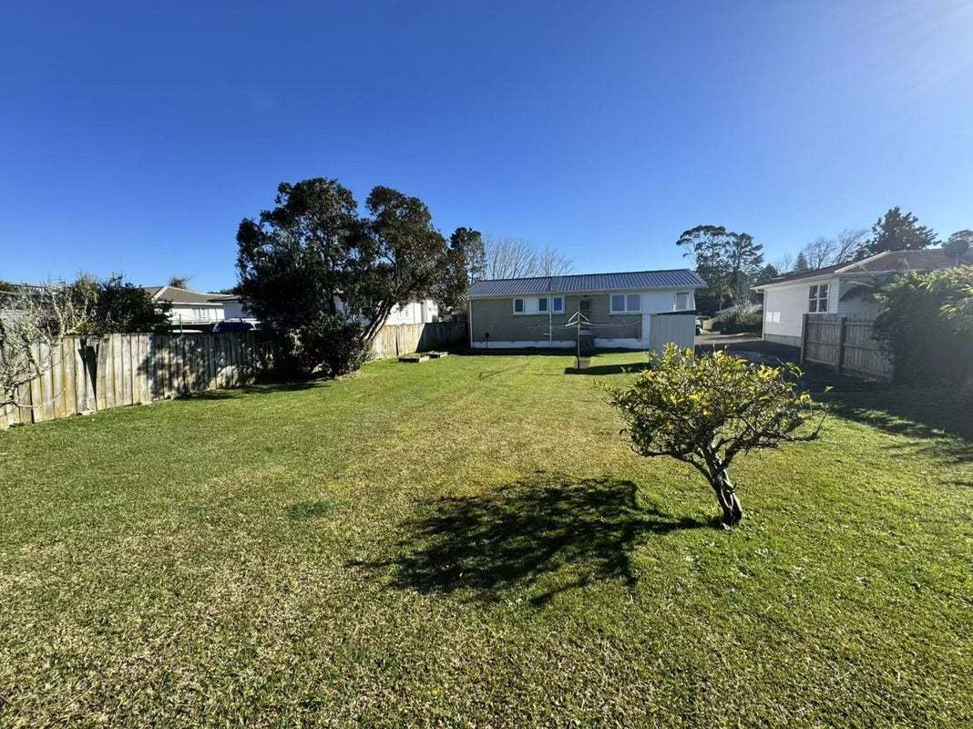 80 Riverpark Crescent, Henderson, Waitakere City, Auckland - Carousel 13