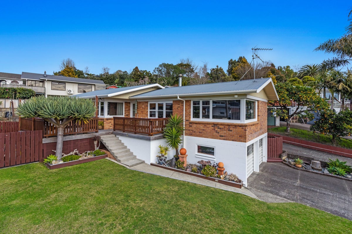 25 Mokorua Parade, Whakatane, Whakatane - Carousel 1