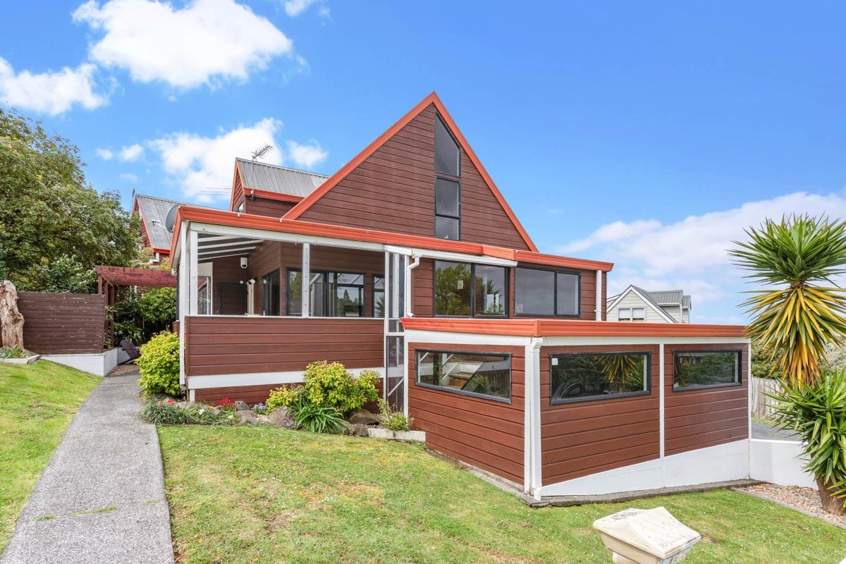 1/38 Rhinevale Close, Henderson, Auckland - Carousel 2
