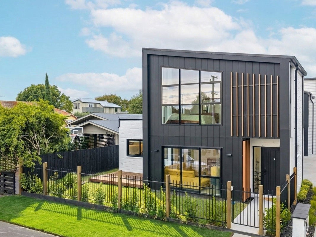 1/11 Comries Road, Chartwell, Hamilton - Carousel 1