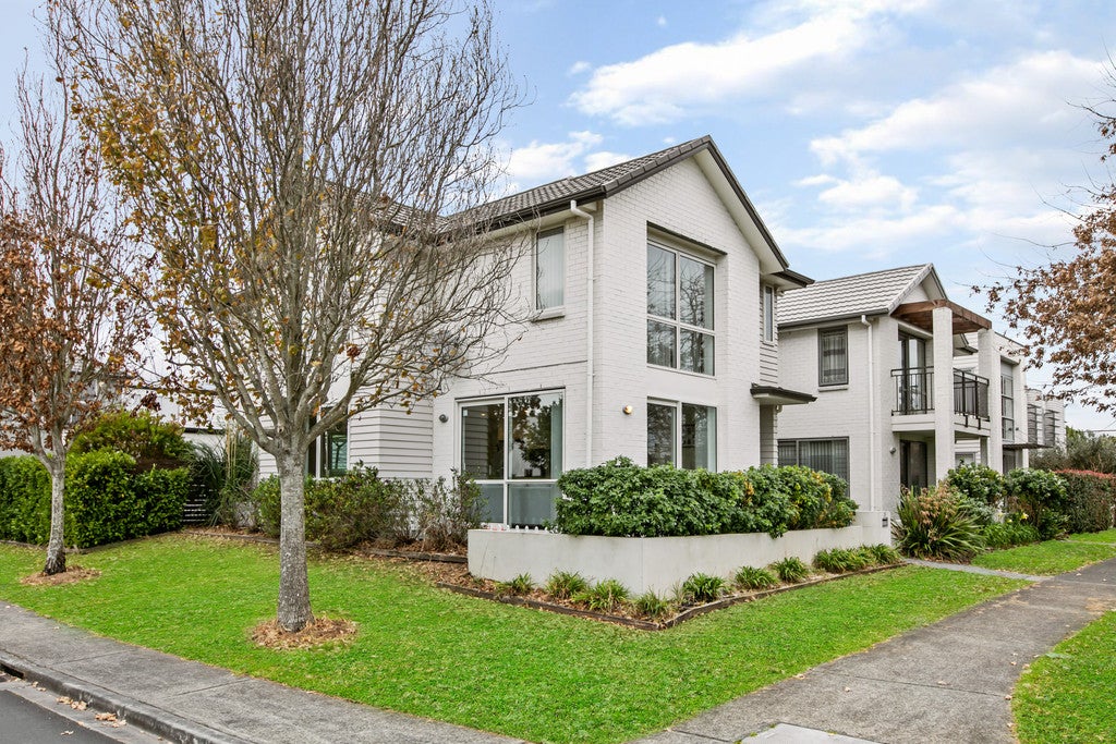 35 Kauri Drive, Takanini, Auckland - Carousel 1