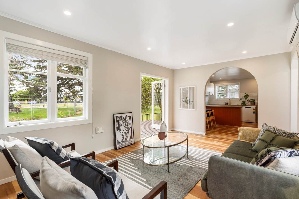 24D Clinton Avenue, Te Atatu Peninsula, Auckland - Carousel 2