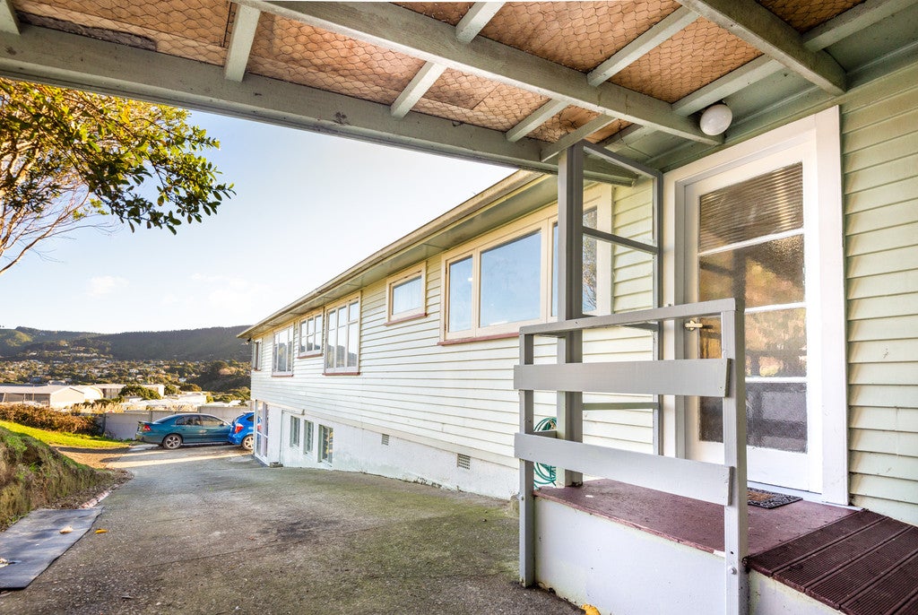 8 Allen Terrace, Tawa, Wellington - Carousel 20