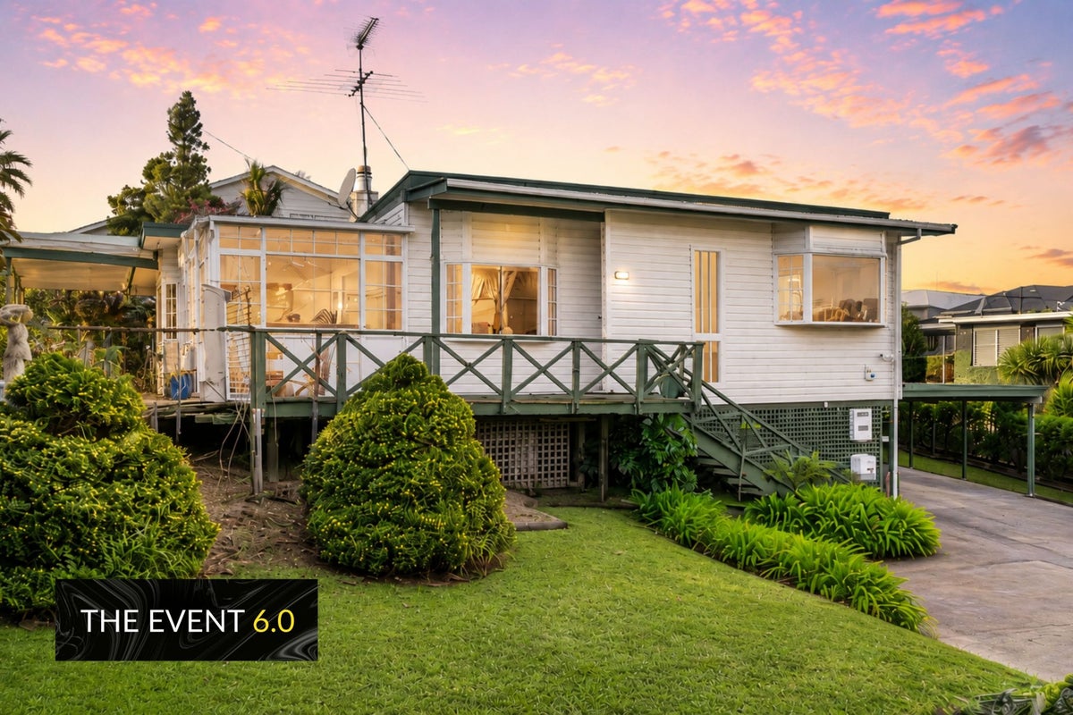 469 Beach Road, Murrays Bay, Auckland - Carousel 1
