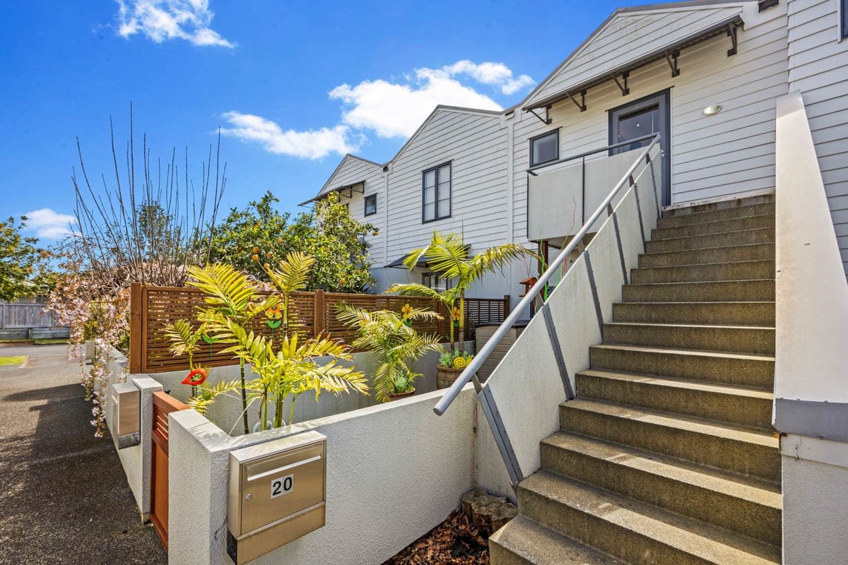 20/5 Carolina Place, Albany, North Shore City, Auckland - Carousel 1
