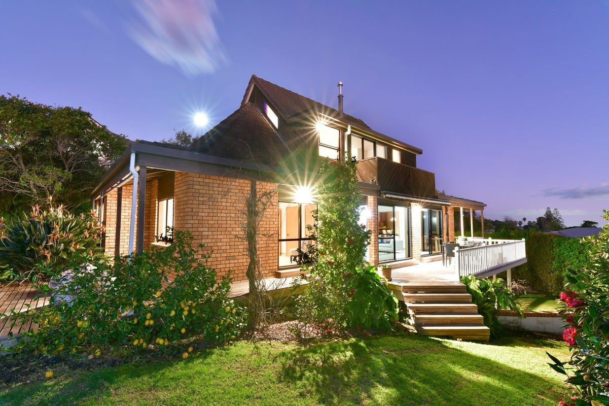 1124 Whangaparaoa Road, Tindalls Beach, Whangaparaoa - Carousel 2