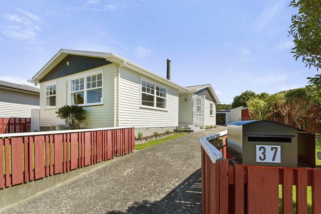 37 Momona Street, Wainuiomata, Lower Hutt - Carousel 2
