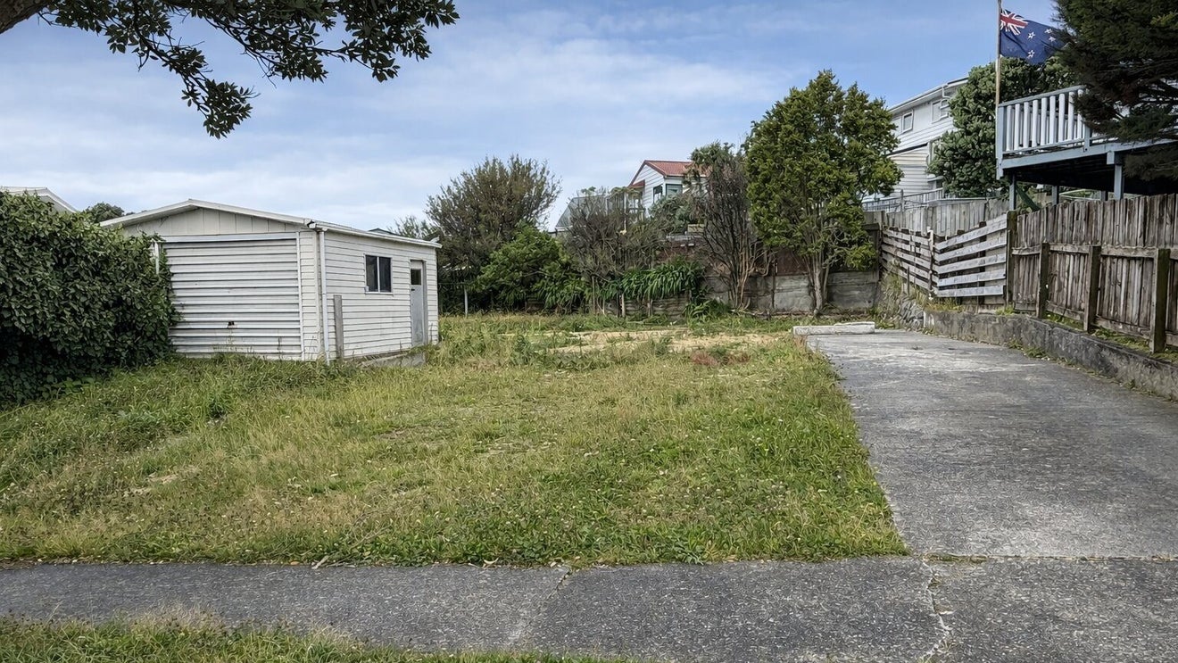 86 Conclusion Street, Ascot Park, Porirua - Carousel 1