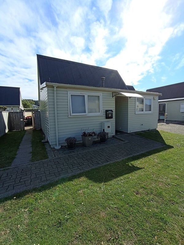 4/61 RICHMOND STreet, Petone, Lower Hutt - Carousel 1