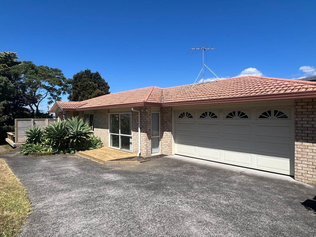 203A Te Atatu Road, Te Atatu South, Auckland - Carousel 1