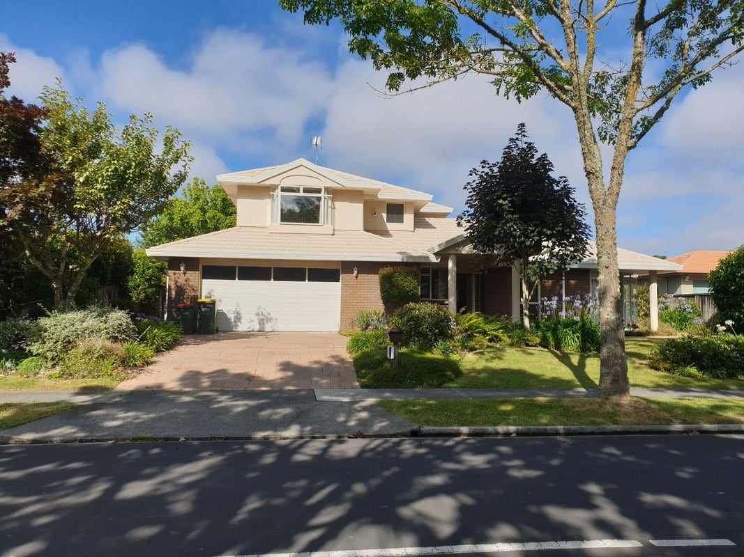 8 Canaandale Drive, Flagstaff, Hamilton - Carousel 1