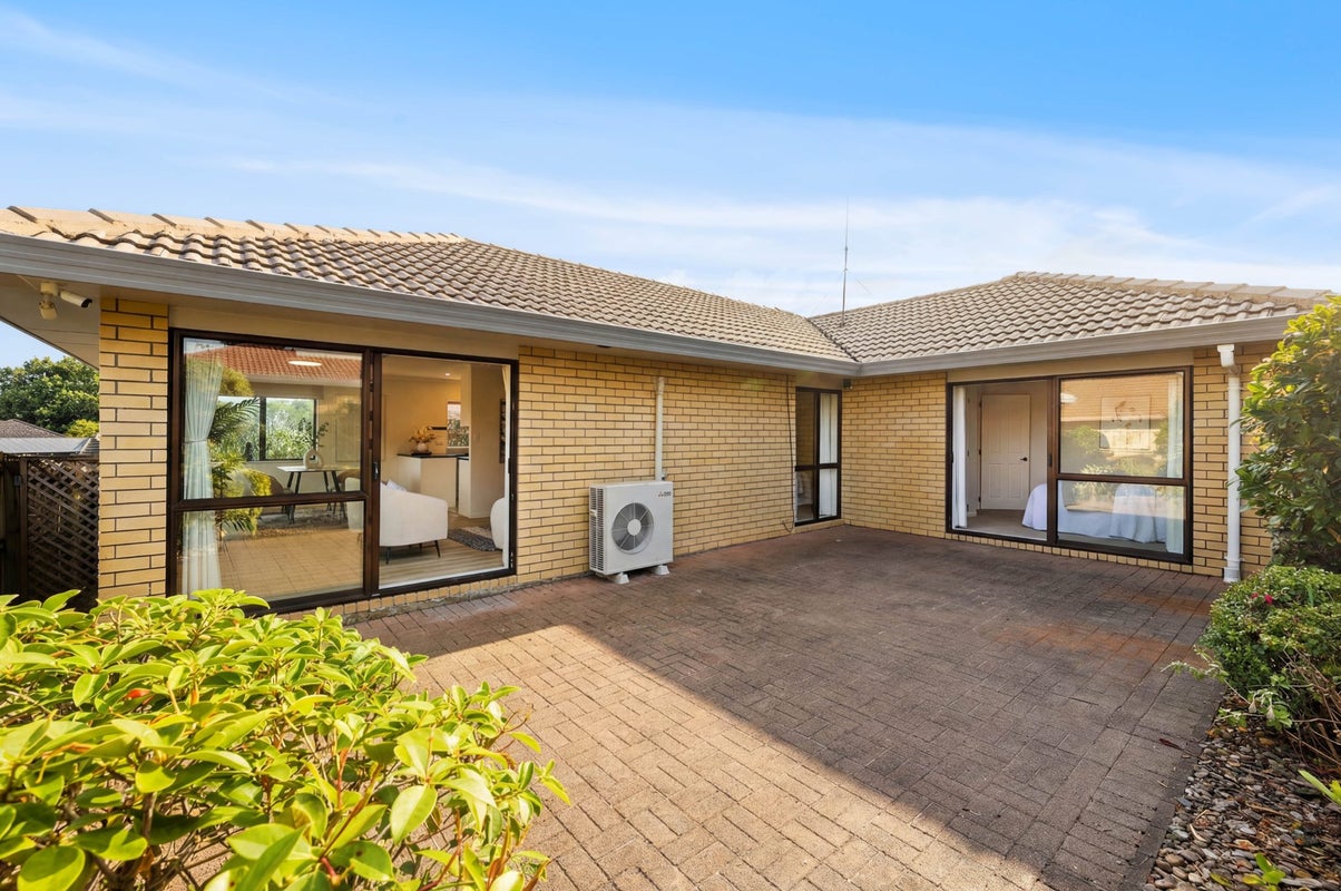 1/17 Penruddocke Road, Half Moon Bay, Manukau City, Auckland - Carousel 1